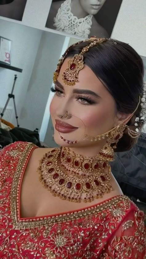 zensbridal1 on Instagram: Some BTS from today’s shoot with the beautiful @leyla_ucarx Pro pics to follow from talented photographer @kaychoudribridalphotography… Desi Wedding Makeup, Desi Bride Makeup, Indian Party Makeup, Desi Bridal Makeup, Makeup Tuts, Pakistani Culture, Asian Bridal Makeup, Indian Bride Makeup, Bridal Jewellery Inspiration