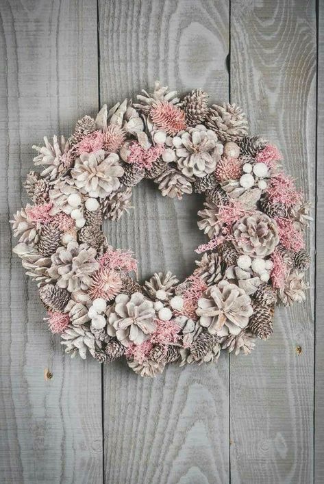 Pine Cone Flower Wreath, Painted Pinecones, Pine Cone Art, Pine Cone Decorations, Cones Crafts, Pine Cone Crafts, Deco Floral, Christmas Wreaths Diy, Wreath Crafts