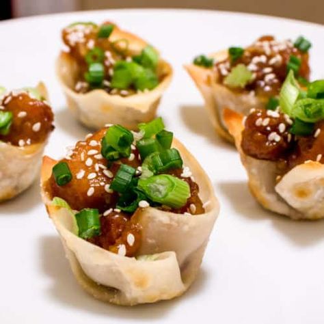 Chicken Wonton Cups, Chicken Wontons, Wonton Cups, Won Ton, Wonton Recipes, Bite Size Appetizers, Superbowl Snacks, Sesame Chicken, Wontons