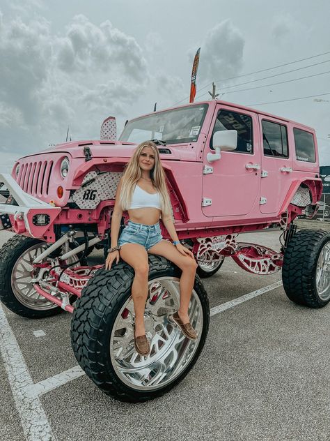 Jeep Beach 2024 Pink Jeep Liberty, Pink Lifted Trucks, Jeep Beach, Preppy Car, Barbie Car, Cars Jeep, Pink Jeep, Lifted Jeep, Dream Cars Jeep