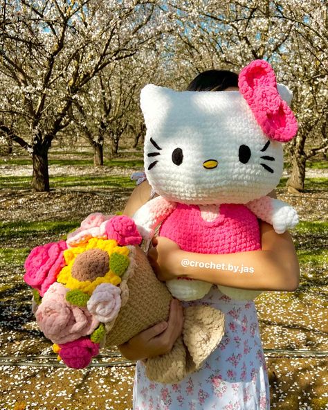 Aesthetic Patterns, Hello Kitty Crochet, Diy Amigurumi, Crochet Aesthetic, Hello Kitty Aesthetic, Crochet Bouquet, Crochet Design Pattern, Crochet Clothing And Accessories, Pink Hello Kitty