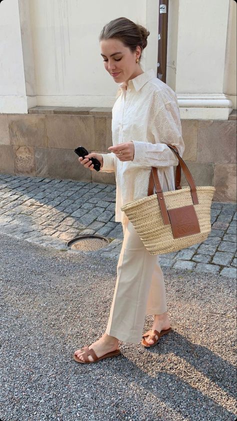 Old Money Women, Women Aesthetic, Looks Party, Casual Day Outfits, Old Money Style, Minimal Chic, Casual Chic Outfit, Aesthetic Outfit, Fashion Mistakes