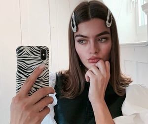 We Heart It | Fashion, wallpapers, quotes, celebrities and so much more Y2k Hair, Pigtail Hairstyles, Curly Hair Styles Easy, Peinados Fáciles Para Cabello Corto, Beaded Headband, Dye My Hair, Hair Beads, Metallic Hair, Looks Vintage