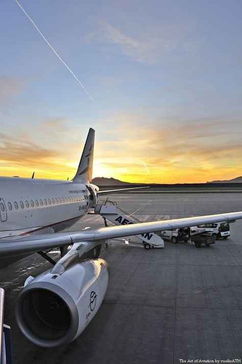 Travel Airplane, Marrakech Travel, Airplane Wallpaper, Airport Aesthetic, Pilots Aviation, Aviation World, Airplane Photography, Airplane Pilot, Aviation Photography