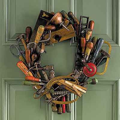 Editor's Picks: Our Favorite Holiday Decorating Ideas - This Old House Tool Wreath, Diy Upcycling, Antique Tools, Old Tools, Vintage Tools, Wreath Crafts, Architectural Salvage, Diy Holiday, Holiday Wreaths