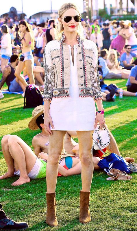 7 Coachella Outfit Ideas When You're in Your 30s | Who What Wear Best Coachella Outfits, Cozy Summer Outfits, Festival Makeup Rave, American Apparel Dress, Look Festival, Quoi Porter, Coachella Fashion, Coachella Festival, Coachella Outfit