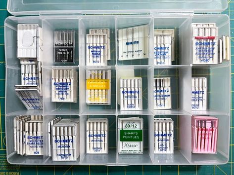 Sewing Equipment Storage, Zipper Storage Sewing Rooms, Storing Sewing Needles, Sewing Machine Needle Organizer, Sewing Machine Storage Ideas, Sewing Organization Ideas, Sewing Notions Organization, Sewing Needle Storage, Sewing Machine Storage