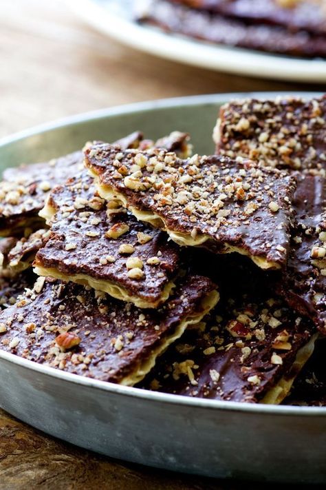 Recipe: Chocolate Caramel Matzo Brittle — Recipes from The Kitchn Matzo Brittle Recipe, Matzo Brittle, Passover Recipes Dessert, Passover Desserts, Brittle Recipes, Caramel Desserts, Flourless Chocolate Cakes, Passover Recipes, Flourless Chocolate