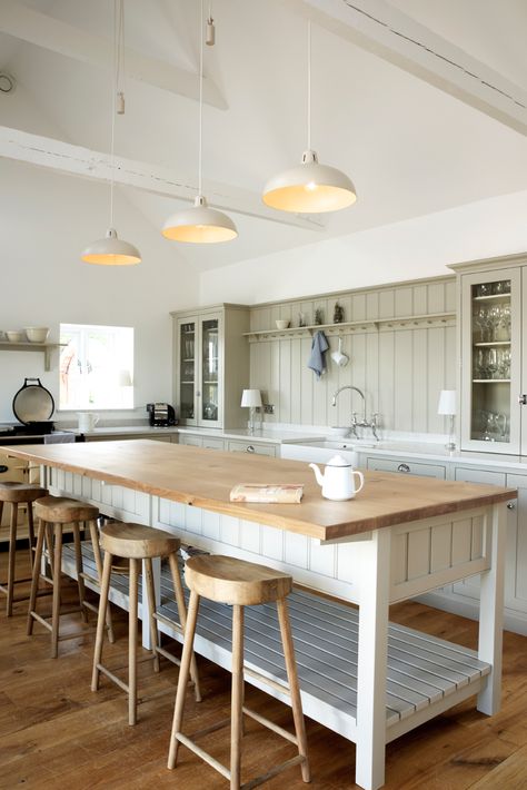 A perfect Kitchen Island - The deVOL Journal - deVOL Kitchens Kitchen Islands Ideas With Seating, Kitchen Island With Sink, Prep Table, Sink Ideas, Kitchen Island Ideas, Devol Kitchens, Rustic Kitchen Island, Island Table, Farmhouse Kitchen Island