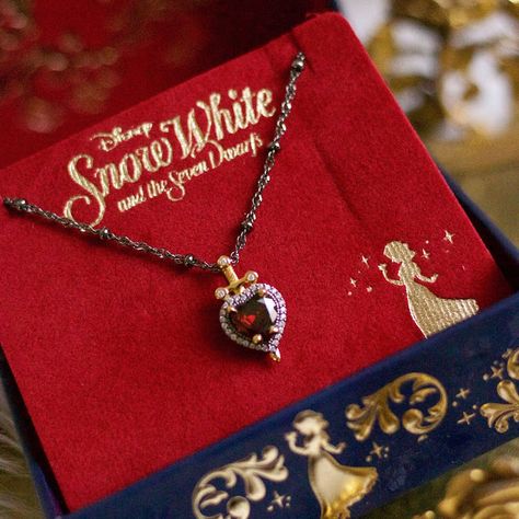 Rock Love's Heart Stopping Disney Jewelry Collection #disney #jewelry Disney Princess Jewelry, Real Diamond Necklace, Poison Apple, Princess Jewelry, Briar Rose, Disney Jewelry, A Necklace, Disney Accessories, Fantasy Jewelry