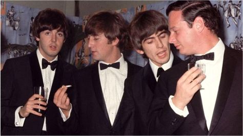 The Beatles and Brian Epstein Brian Epstein, Beatles Christmas, Stuart Sutcliffe, Sean Lennon, Julian Lennon, Beatles Photos, Beatles Pictures, Beatles Songs, Yoko Ono