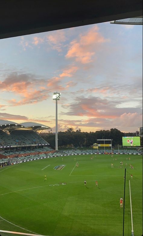 Football Game Background, Afl Aesthetic, Footy Games, Kobe Bryant Lebron James, Random Snaps, Sunset Pretty, Rugby Games, Sport Aesthetic, Western Bulldogs