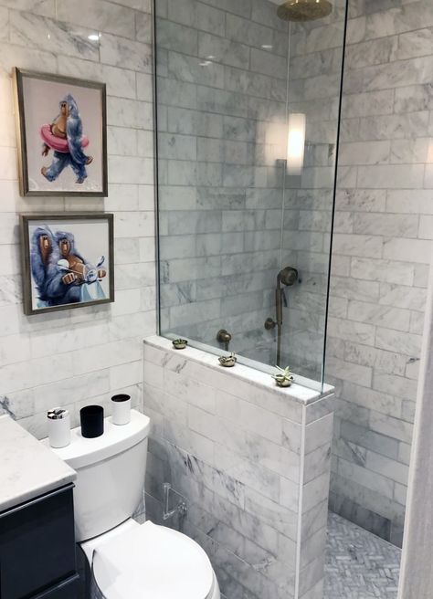 Small Narrow Bathroom, Small Bathroom Styles, Restroom Remodel, Small Bathroom Layout, Desain Pantry, Small Bathroom Makeover, Bathroom Remodel Shower, Bathroom Remodel Designs, 아파트 인테리어