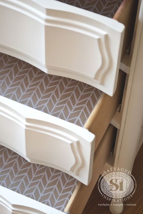 Inside Drawer Makeover, Inside Drawers Ideas, Kitchen Drawers Diy, Drawer Inspiration, Drawer Detail, Refurbish Ideas, Paint Hacks, Kitchen Drawer Liners, Kitchen Cabinet Liners