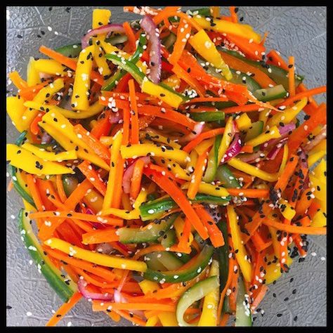 Julienne Salad, International Salads, Ble Recipes, Mango Cut, Julienne Vegetables, Sautéed Veggies, Healthy Prepared Meals, Orange Pepper, Delicious Salad Dressings