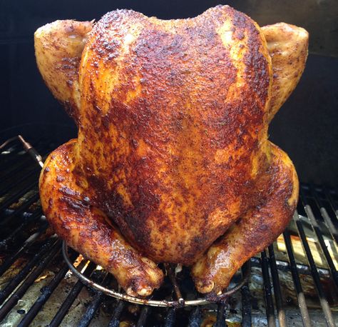 Smoked Beer Can Chicken, Cooking A Whole Chicken, Smoked Chicken Recipes, Smoked Whole Chicken, Pellet Smoker Recipes, On The Smoker, Can Chicken Recipes, Beer Chicken, Cooking Whole Chicken