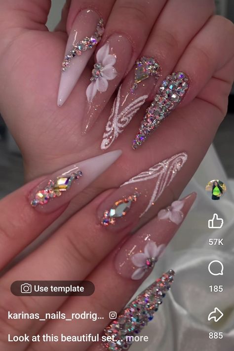 Almond Bling Nails, Shine Outfit Ideas, Stiletto Nails With Gems, Princess Nails Aesthetic, Bling Almond Nails, Rapunzel Nails, Dubai Nails, Mexico Nails, Urban Nails