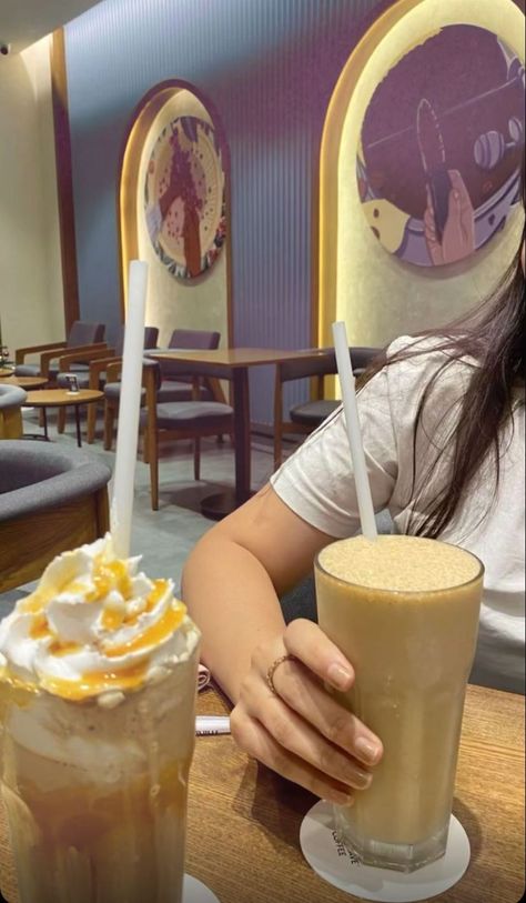 Fake Gf Pics Aesthetic, Coffee With Girlfriend Snapchat, Fake Cafe Snaps, Banglore Cafe Snap, Fake Coffee Snap, Girlfriend Snapchat Story, Coffee With Girlfriend, Fake Snap With Girlfriend, Gf Snapchat Story