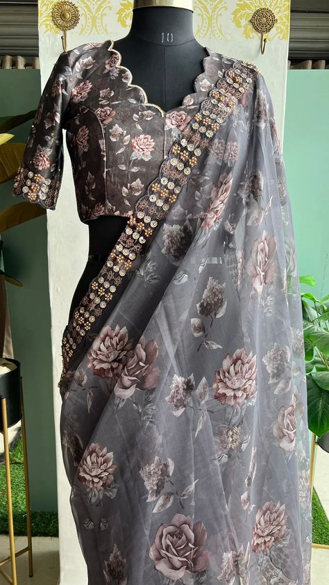 Blouse Designs Pattern, Peach Organza Saree, Floral Blouse Designs, Handwork Blouse, Saree Black, Kalamkari Blouse, Blue Silk Saree, Cotton Saree Blouse Designs, Cotton Saree Blouse