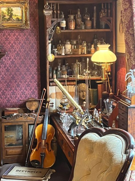 #london #sherlock #uk #holmes London Sherlock Holmes, Sherlock Holmes Museum, Sherlock Holmes, Dark Aesthetic, Beautiful World, London