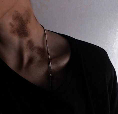 Hickies Neck Aesthetic Guy, Hickies Neck, Gay Aesthetic, Mia 3, Aesthetic Guys, The Heirs, Character Aesthetic, Couple Aesthetic, Cute Couple Pictures