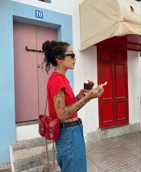 Iconic Fashion Looks, Peggy Gou, Iconic Fashion, Looks Street Style, Fashion Sets, How To Pose, Her Music, Spring Summer Fashion, Ibiza