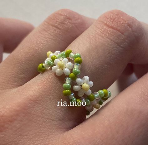 Seed Bead Patterns Rings, Flower Ring Beads, Flower Bead Ring, Seed Bead Rings, Beaded Fruit, قلادات متدلية, Anting Manik, Beads Ring, Diy Beaded Rings