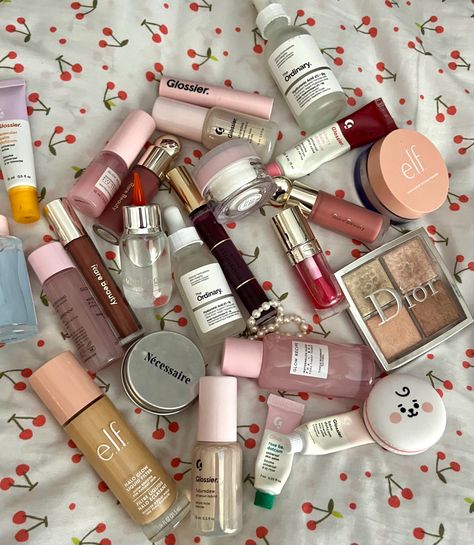 2024 Aesthetic, Makeup Bag Essentials, Glow Skin, Fancy Makeup, Makeup Needs, Pretty Skin Care, Makeup Obsession, Pink Makeup, Makeup Items