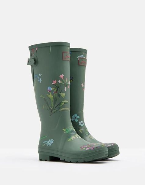 Womens Rubber Boots, Different Types Of Sneakers, Wellies Rain Boots, Hunter Wellies, Garden Boots, Luxury Boots, Green Boots, Estilo Country, Womens Rain Boots