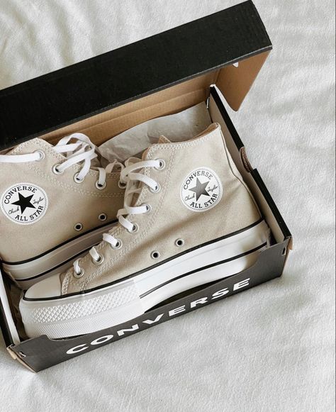 A shoe box has tan converses sitting inside. Oat Milk Converse, Beige Converse Sneakers, Converse Cream, Beige Converse Aesthetic, Platform Beige Converse, Cream Platform Converse, Converse Beige, Cream Colored Converse, Tan Converse