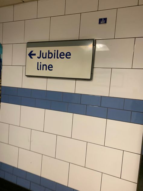 Jubilee Core Aesthetic, Jubilee Line Aesthetic, Jubilee Aesthetic Xmen, Blue London Aesthetic, Marvel Jubilee, Jubilee Line, Light Box, London