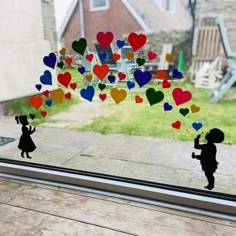 Window Decor Ideas For School, School Window Decoration Ideas, Rainbow Window Display, School Window Decorations, Back To School Window Display, Classroom Window Decorations, Rainbow Display, Decoration Vitrine, Rainbow Butterflies