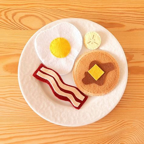 Felt Bagel, Felt Bacon, Felt Dinner Food, Diy Felt Breakfast Food, Felt Food Banana, Soft Toys Making, Felt Leaves, Felt Food, Cute Wild Animals