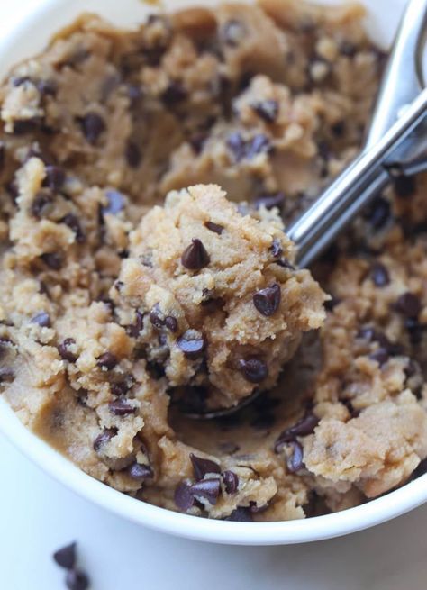 This easy homemade Edible Cookie Dough Recipe is egg free, and made with treated flour so it's 100% safe to eat, no baking necessary! Baking Recipes No Chocolate, Fast Edible Cookie Dough, Safe To Eat Cookie Dough Recipe, Edible Cookie Dough No Eggs, Cookie Dough Without Milk, Edible Cookie Dough Recipe No Flour, Super Easy Edible Cookie Dough, Easy Cookie Recipes No Egg, Edible Cookie Dough No Milk