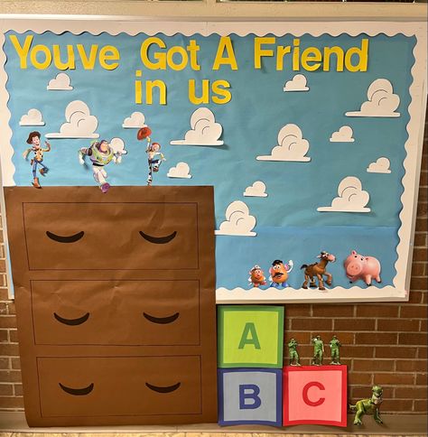 Bluey Bulletin Board Ideas, Kudos Board For Work, Toy Story Bulletin Board, Kudos Board, Bulletin Board Ideas, School Bulletin Boards, Crafts Kids, Diy Creative Crafts, Board Ideas