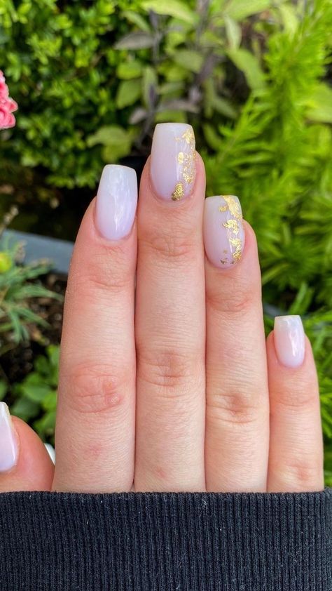 White Nail Gold Foil, Milky Nails With Gold Foil, Nails Inspiration White And Gold, Milk Nails With Gold, Milky White Nails Gold Foil, White And Gold Christmas Nails Short, Short White Nails With Gold Flakes, Milky White Design Nails, Milky White Nails With Gold Flakes