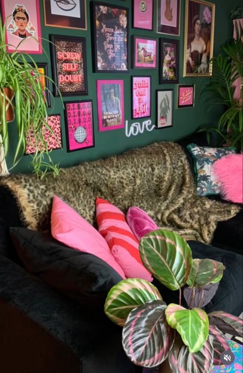 Pink Green Black Living Room, Emerald Green And Hot Pink Bedroom, Maximalist Decor Plants, Colorful Maximalist Decor Bedroom, Pink Maximalist Bedroom, Eclectic Maximalism Bedroom, Funky Living Room Ideas, Chill Apartment Vibes, Jewel Tone Living Room