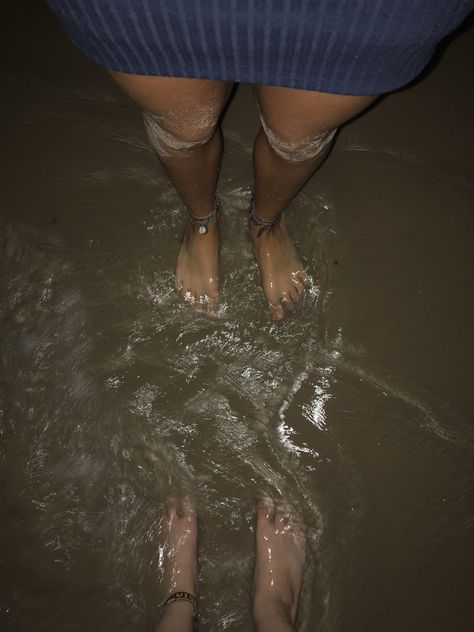 Beach At Night, Beach Night, Photography Aesthetic, Aesthetic Beach, Night Art, Art Aesthetic, How To Take, Beach Photos, Aesthetic Photography