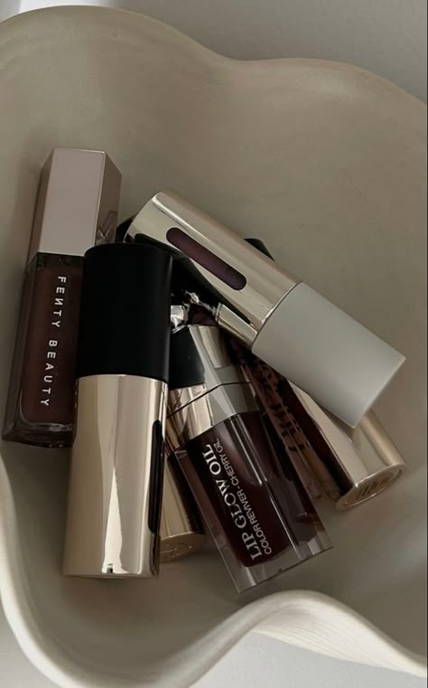 High End Makeup Aesthetic, Natural Lip Liner, Makeup Luxury, Makeup Accesories, Makeup Is Life, Color Vibe, High End Makeup, Natural Lip, Makeup Obsession