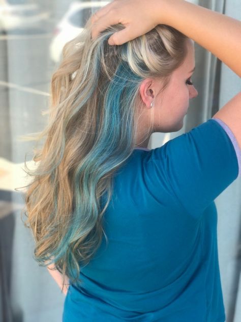 Blonde Hair With Teal Peekaboo, Turquoise Highlights In Blonde Hair, Blonde Hair Blue Peekaboo, Blonde With Blue Money Piece, Blonde Hair With Blue Highlights Teal, Blonde Hair Teal Highlights, Light Blue Peekaboo Hair, Dark Blue Highlights In Blonde Hair, Blue Peekaboo Hair Blonde