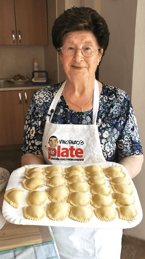 HOW TO MAKE RAVIOLI LIKE NONNA | Authentic Ravioli RecipeVincenzo's Plate Homemade Italian Ravioli Recipe, Authentic Italian Ravioli Recipes, Italy Recipes Authentic, Best Ravioli Dough Recipe, How To Make Ravioli Dough, How To Make Ravioli From Scratch, Authentic Ravioli Recipe, Ravioli Pasta Dough, Ravioli Filling Ideas