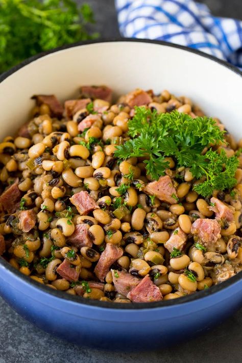 Hoppin John Recipe, Black Eyed Peas Recipe, Hoppin John, Classic Southern Recipes, Yummy Veggies, Savory Sides, Cooking Onions, Peas Recipe, Southern Dishes