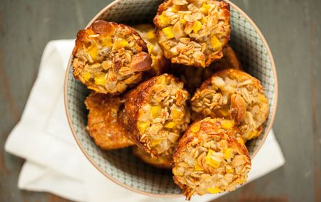 For a morning treat or just a snack, try these baked oatmeal cakes packed with fresh mango, tangy yogurt and cashews. Mango Upside Down Cake, Oatmeal Cakes, Mango Oatmeal, Oatmeal Cranberry Cookies, Oatmeal Cake, Pumpkin Cranberry, Frozen Mango, Oatmeal Cookie, Upside Down Cake