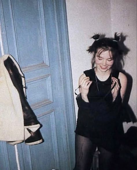 Bjork Iconic Looks, Bjork Outfits, Bjork Wallpaper, Bjork 90s, Bjork Fashion, The Sugarcubes, Pagan Poetry, Venus As A Boy, Pj Harvey