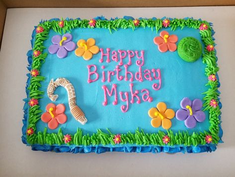 Moana themed sheet cake.  Buttercream and fondant. Moana Birthday Sheet Cake, Homemade Moana Birthday Cake, Moana Sheet Cake Ideas, Hawaiian Sheet Cake, Luau Sheet Cake, Tropical Sheet Cake, Moana Sheet Cake, Hawaiian Luau Party Invitations, Surfboard Cake