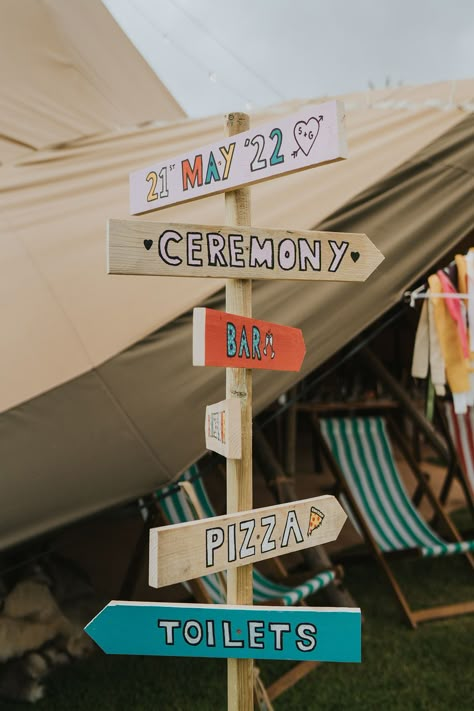 DIY wooden wedding signage for outdoor wedding Wedding Flags Outdoor, Festival Signs Diy, Diy Event Signage, Wooden Signs Wedding, Diy Wedding Signage, Katrina Wedding, Diy Signage, Wedding Sign Diy, Rustic Wedding Signage