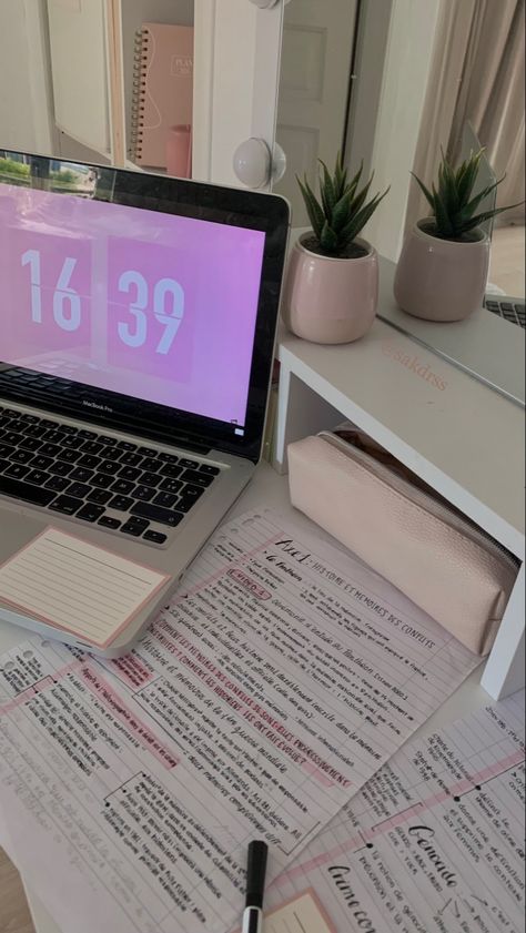 #aesthetic #studying #studywithme #pink  #vanillagirl  #itgirl Study Sesh Aesthetic, Vision Board Back To School, Clean School Aesthetic, Pink Stem Aesthetic, College Girl Aesthetic Study, Study School Aesthetic, Back To School Vibe, College Studying Aesthetic, That Girl Study Aesthetic