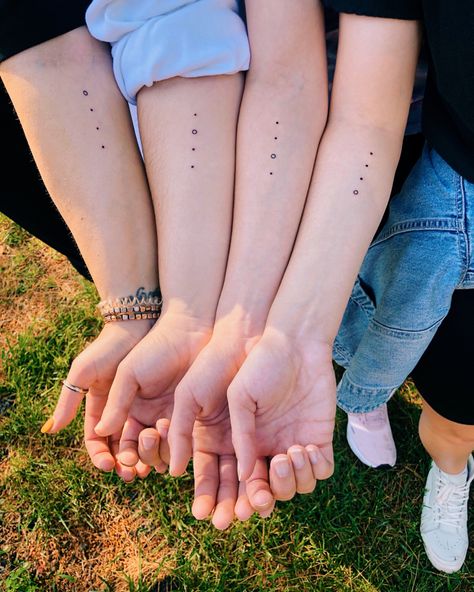 Sibling Circle Tattoo, Less Than Three Tattoo, Dot Friendship Tattoos, Siblings Of 4 Tattoo, Tiny Sibling Tattoos Simple, 4 Cousin Tattoos, Tattoo Of Sisters, Sibling Birth Order Tattoo, Four Circles Tattoo