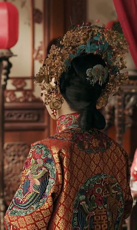 Asian Design Pattern, Princess Weiyoung, Qing Dynasty Fashion, Chinese Empress, Qing Dynasty Clothing, Yanxi Palace, Ancient Queen, Van Cleef And Arpels Jewelry, Chinese Aesthetic