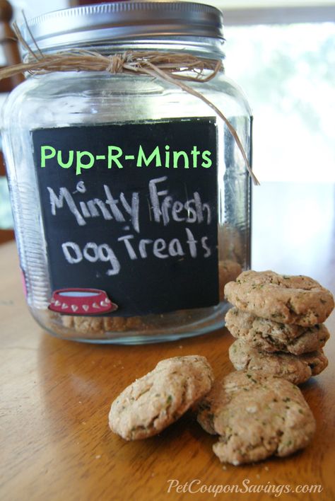 Pup-R-Mints: Homemade Breath Freshening Dog Treats #diy #homemade #dogs Dog Mints, Dog Biscuit Recipes, Diy Dog Treats, Puppy Treats, Dog Cookies, Dog Biscuits, Dog Treat Recipes, Dog Recipes, Diy Dog